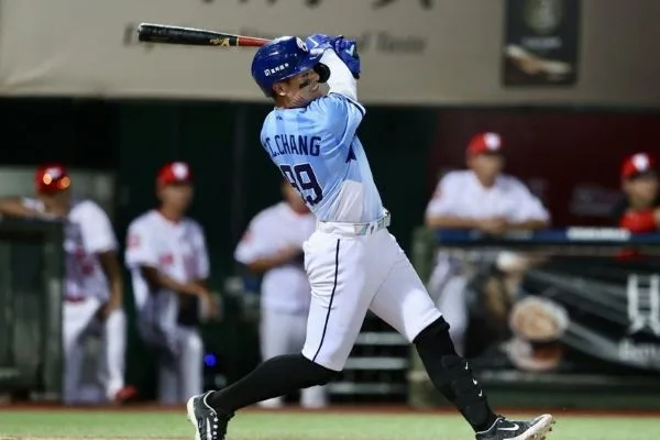 張育成返台參與選秀加盟富邦悍將