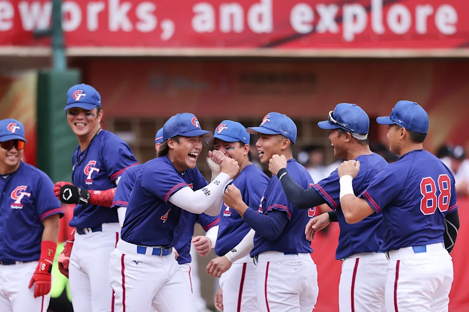 中華隊選手互相加油打氣