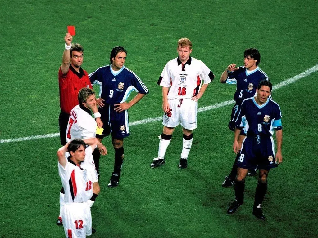 世界盃翻盤奇蹟：7 場逆轉勝，你還記得嗎？1998年世界盃 16強 阿根廷 2-2（點球 4-3） 英格蘭