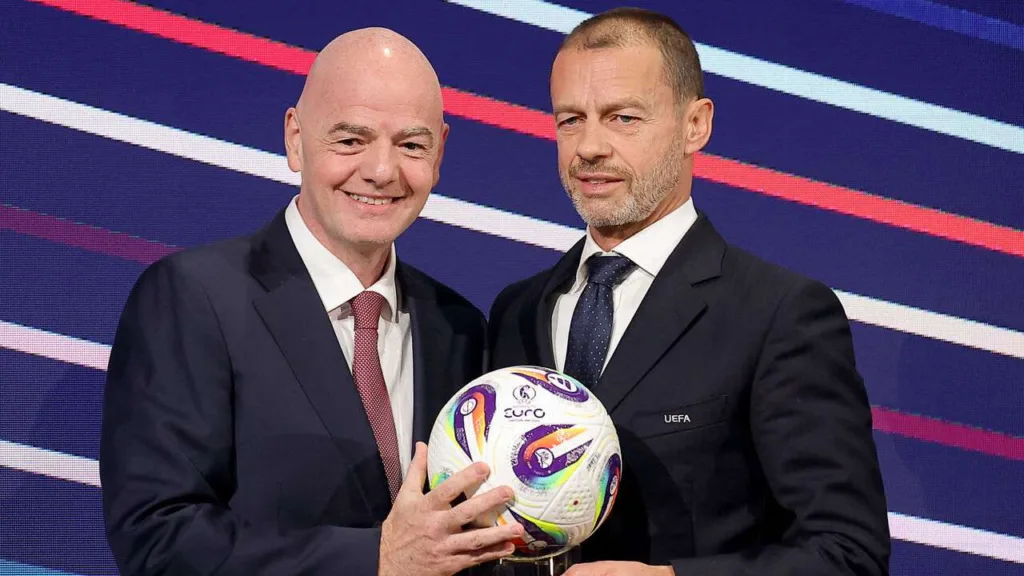左邊為FIFA主席詹尼·因凡蒂諾（Gianni Infantino），右邊為FIFA總主席亞歷山大·切費林（Aleksander Čeferin）。