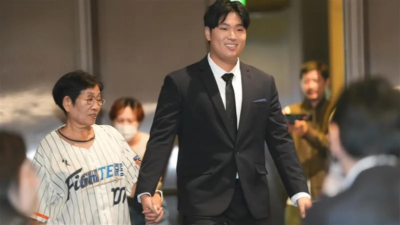 古林睿煬風光加盟火腿鬥士阿嬤：他怕我傷心！