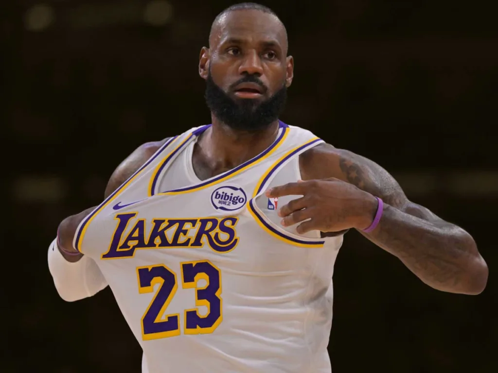 詹姆斯是否該入選明星賽，各路球評激烈爭執。/3A娛樂城