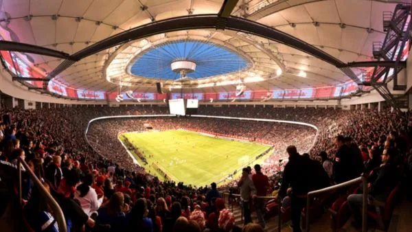 卑詩球場可容納約5萬4千人